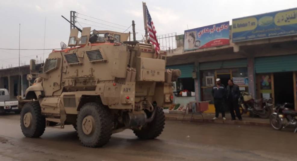 США перегоняют бронетехнику для кражи сирийской нефти в Румейлане