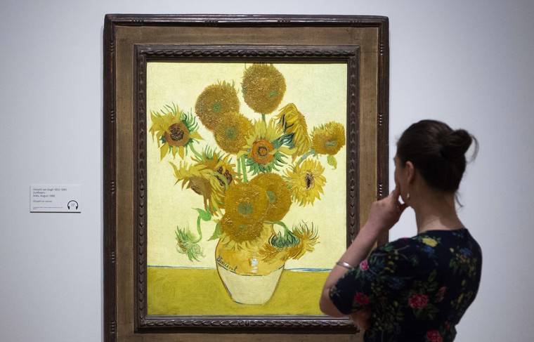Куртку с узором по мотивам картин Ван Гога продали за 382 тысячи евро