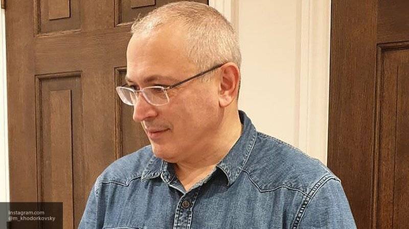 Ходорковский готовит провокационный аукцион с кепкой Жукова и стишками Раджапова