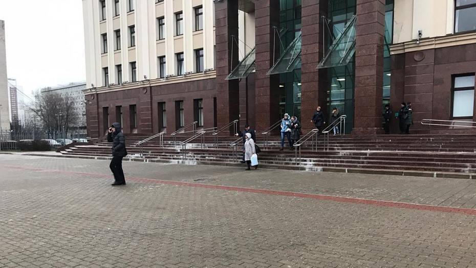 В Петербурге массово эвакуируют суды из-за анонимных писем