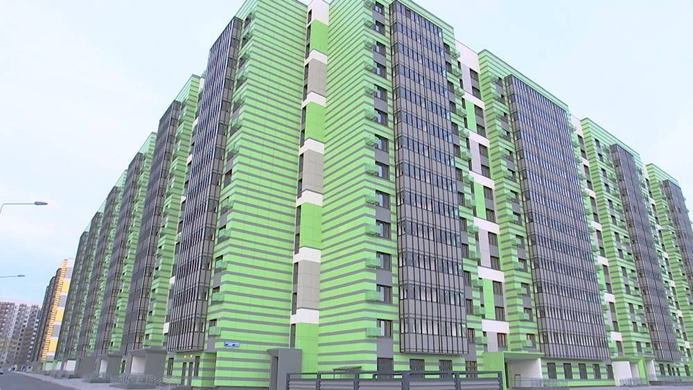 Жители микрорайона "Камушки" получили новое жилье по программе реновации
