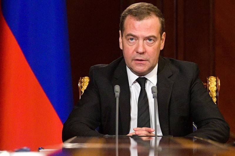 Дмитрий Медведев: «Льготы для населения резать нельзя, даже если их приняли при Царе горохе»