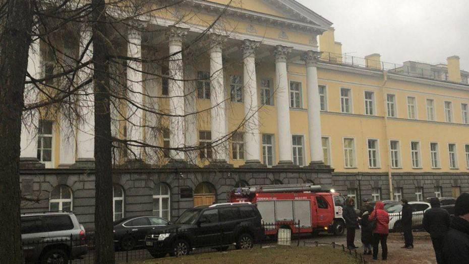 Волна минирования затронула еще пять судов в Петербурге