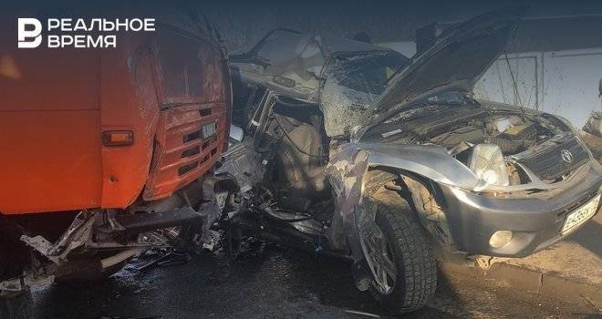 В Казани Toyota столкнулась с КАМАЗом: погибла 60-летняя женщина