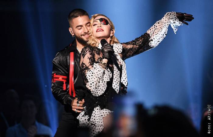 Мадонна отменила три концерта из-за "чудовищной боли"
