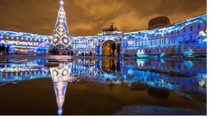 Новогодние украшения в Петербурге зажгут в пятницу