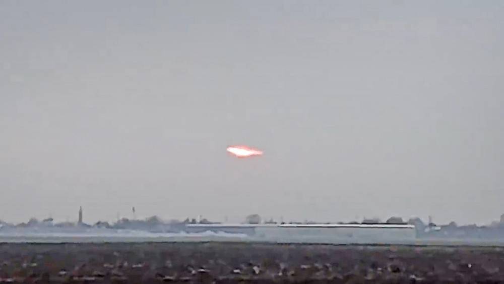 Огромный огненный НЛО перепугал россиян (видео)