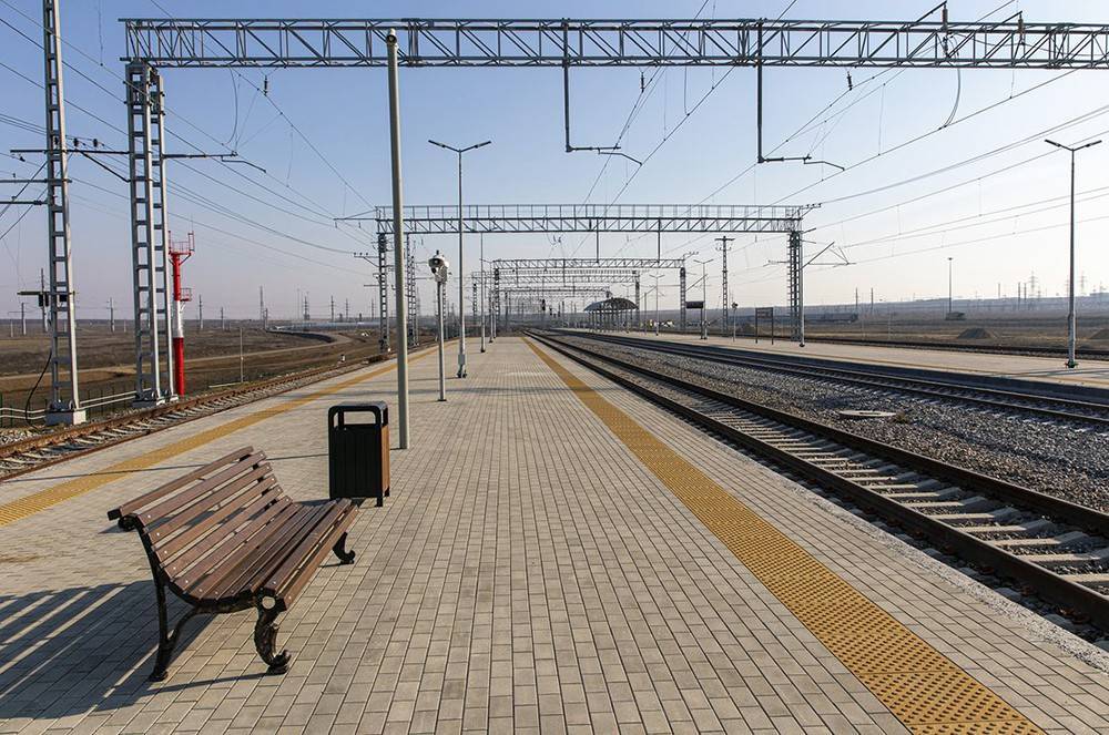 На Крымском мосту завершаются приготовления к приему первых поездов