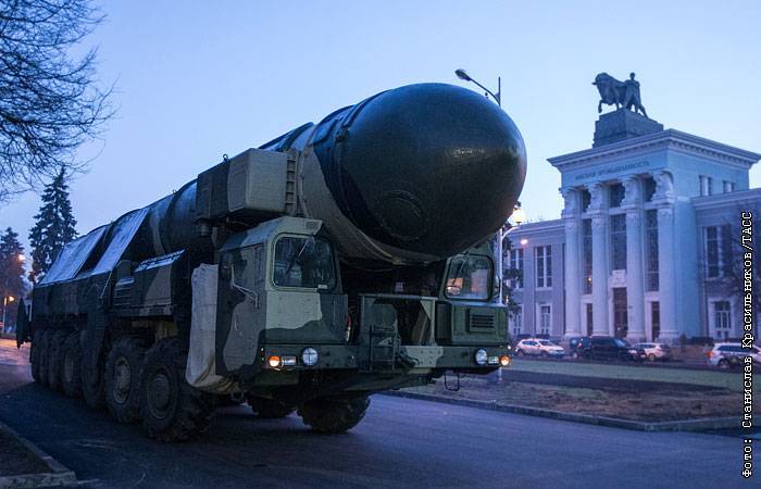 Российские военные успешно запустили баллистическую ракету "Тополь" в сторону Казахстана