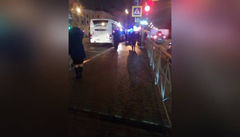 На перекрёстке Лиговского и Расстанной женщина попала под автобус