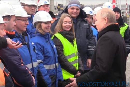 Путину не впервой открывать движение по недостроенным дорогам