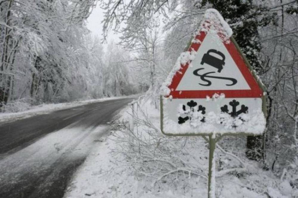 Псковское МЧС предупреждает о гололедице и мокром снеге в декабре