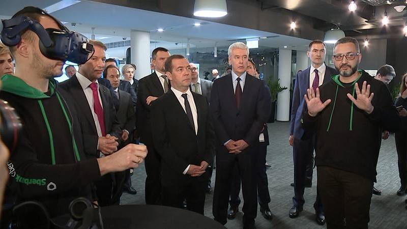 Собянин и Медведев обсудили применение AR-технологий в благоустройстве