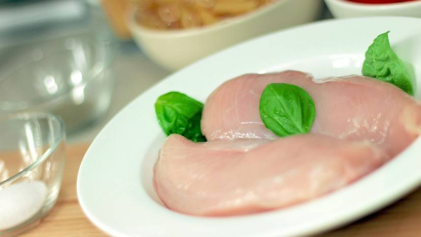 Эксперты заявили, что россияне стали чаще покупать куриное мясо