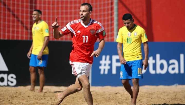 Россия обыграла Бразилию и вышла в полуфинал чемпионата мира по пляжному футболу