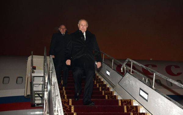 Стало известно о посадке самолета Путина в Бишкеке «почти на ощупь»