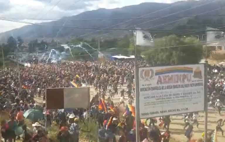 Сторонники экс-президента Боливии взяли столицу в осаду