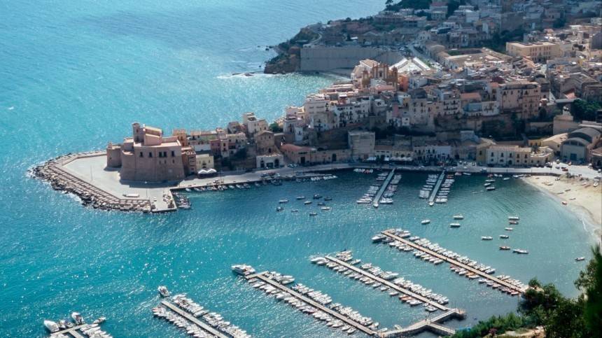 На Сицилии начали продавать дома за один евро