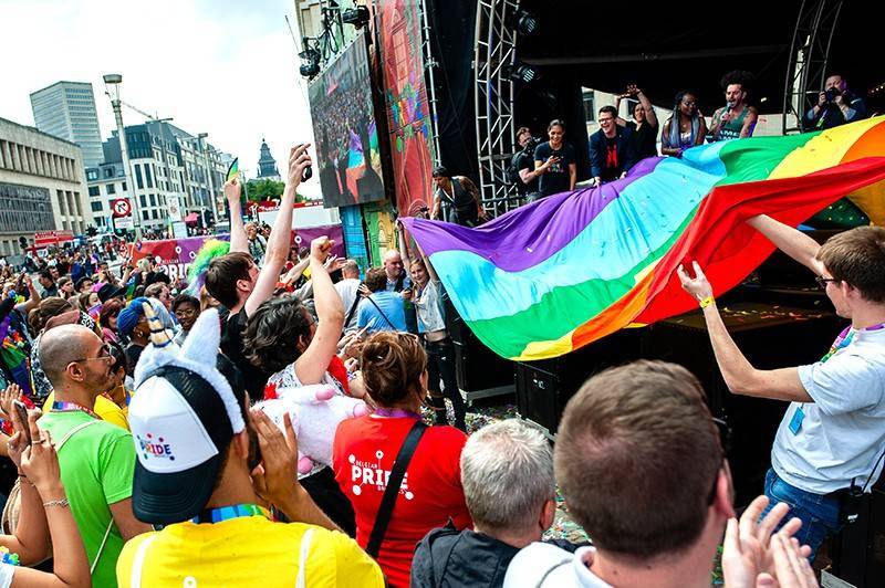 "Гомосексуальная флотилия": Венгрию обвинили в гомофобии