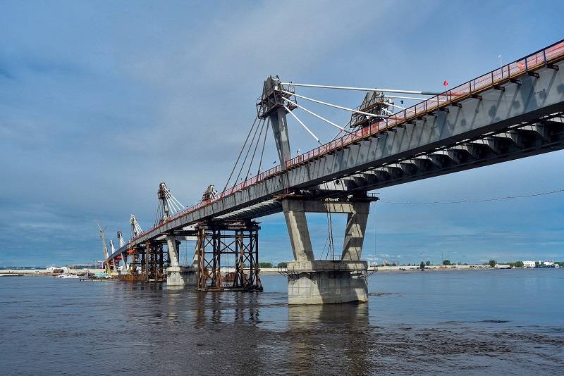 Из России – в Китай: завершено строительство моста через Амур