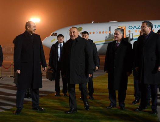 Назарбаев прилетел в Ташкент вместо президента Казахстана