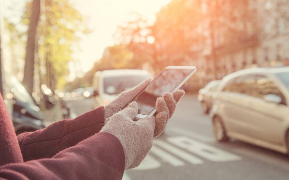 Смартфон предупредит гаджетомана в наушниках о приближающемся автомобиле