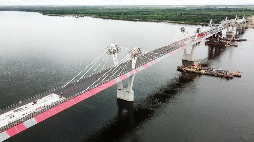 Завершено строительство моста между Россией и Китаем