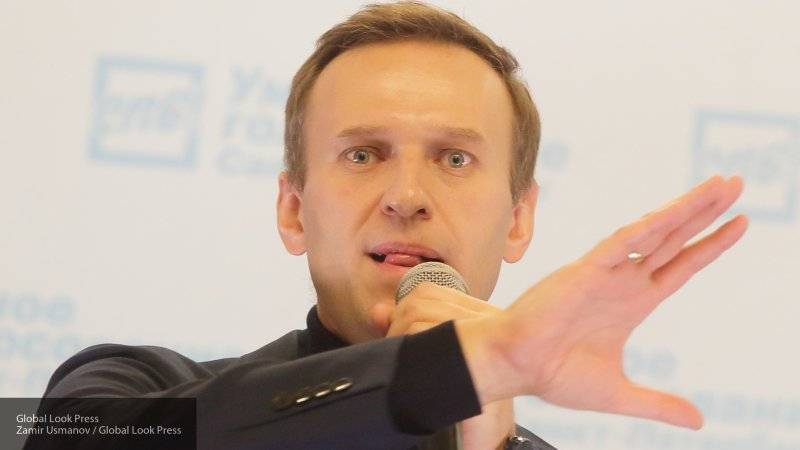 Навальный боится отвечать даже на лояльные вопросы подписчиков, имитируя "открытость" по заготовленному сценарию