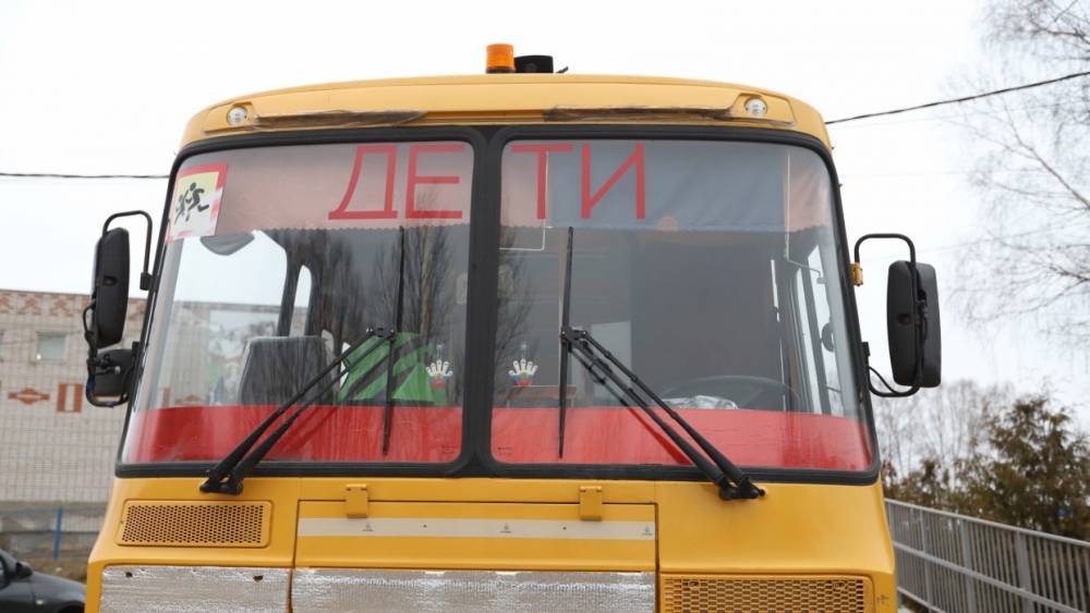 Трое детей пострадали в ДТП со школьным автобусом в Псковской области