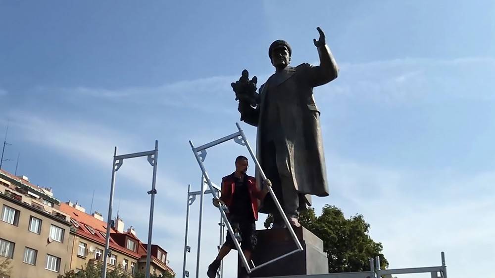 Президент Чехии высказался об идее установить памятник генералу Власову