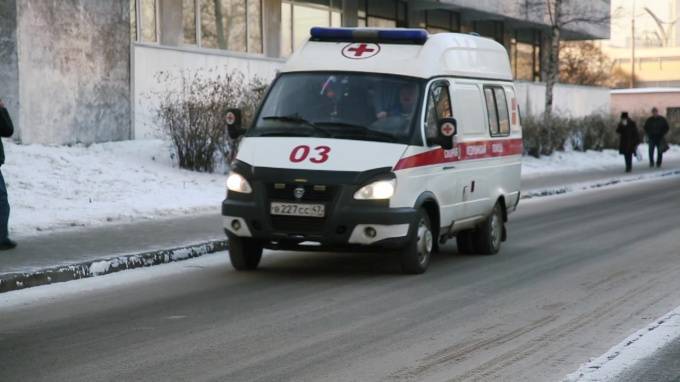 Полицейские спасли медиков скорой помощи от пьяного петербуржца