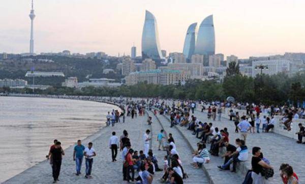 Туристы предпочитают оставаться в Баку и недовольны стоимостью авиабилетов