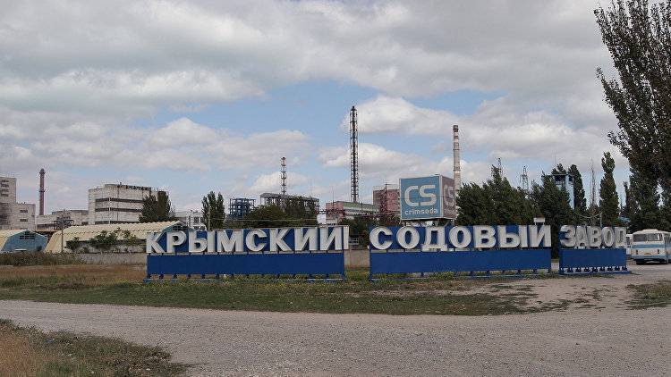 Киев заявил о незаконных поставках сырья с Украины для завода в Крыму
