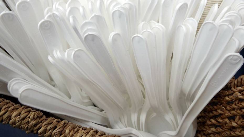 В Белоруссии запретят пластиковую посуду в общепите