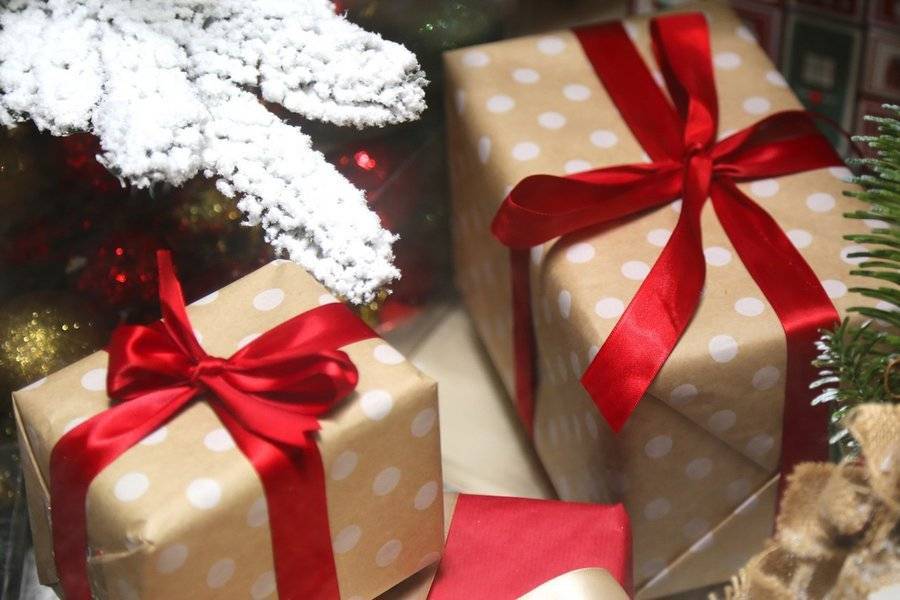 Эксперты выяснили, сколько денег россияне потратят на новогодние подарки