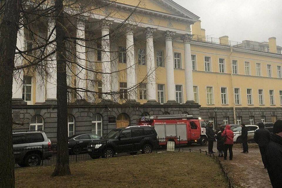 В Москве и Петербурге снова эвакуируют суды