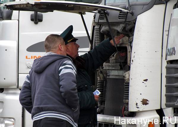 Суд в Челябинске назначил жителю Казахстана штраф за попытку подкупить таможенника