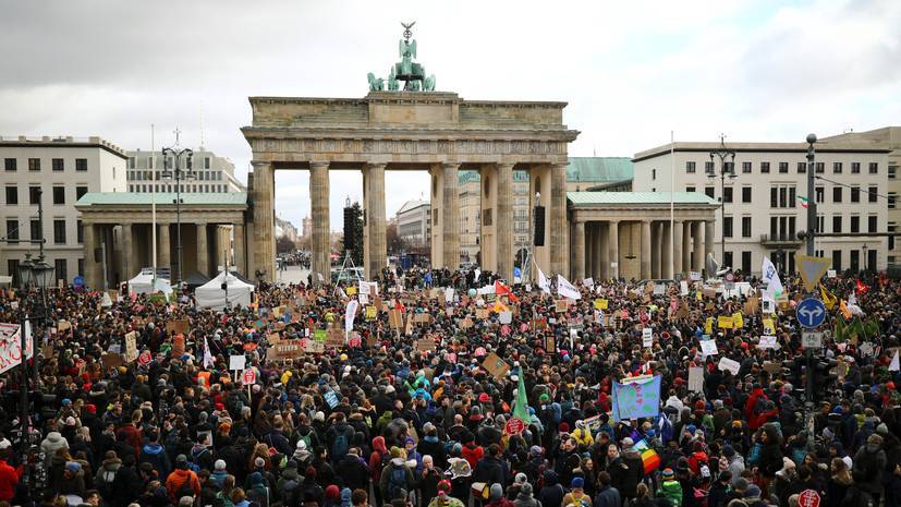Тысячи людей в Берлине вышли на митинг в защиту климата