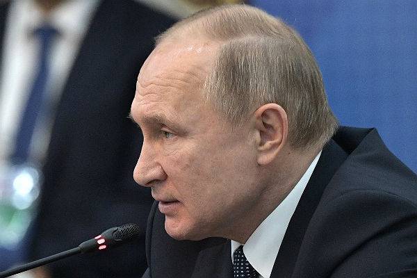 Путин потребовал жестко отсекать риски «импорта» экстремизма мигрантами