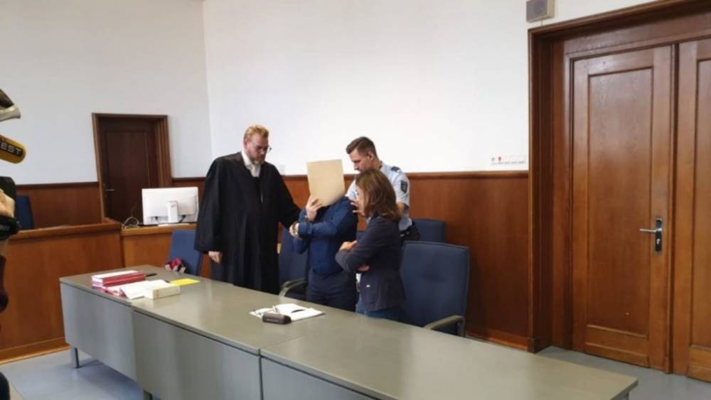 Суд вынес приговор мужчине, который предлагал другим изнасиловать его 11-летнего сына