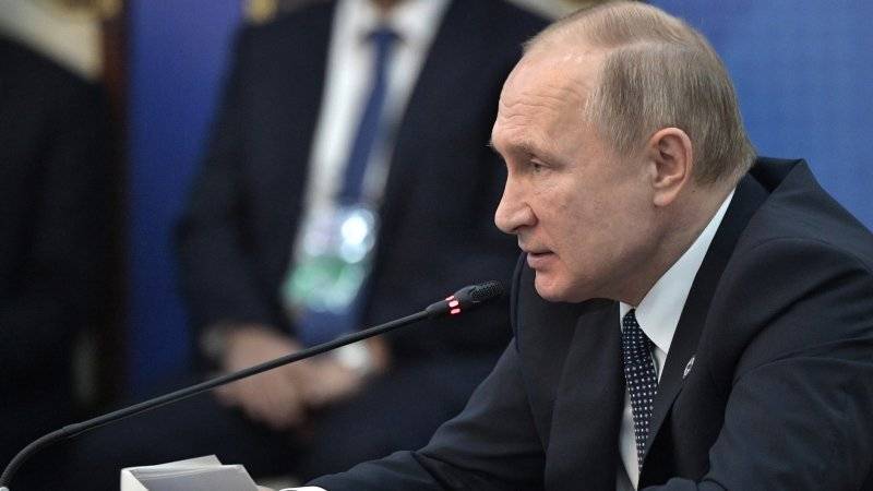 Специалистов для работы на Крайнем Севере нужно готовить целевым образом, считает Путин