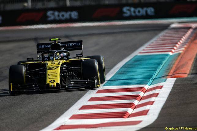 Гонщики Renault жалуются на нехватку скорости