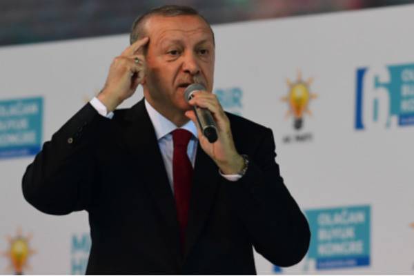 Эрдоган посоветовал президенту Франции проверить мозг у врача