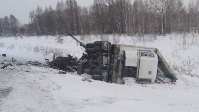 Водитель грузовика погиб в ДТП в Болтнинском районе Новосибирской области