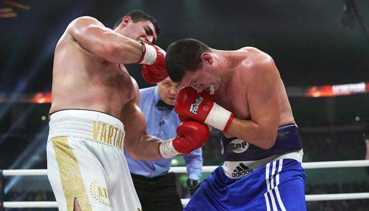 Украинский боксер Безверхий проиграл россиянину Арутюняну в Москве
