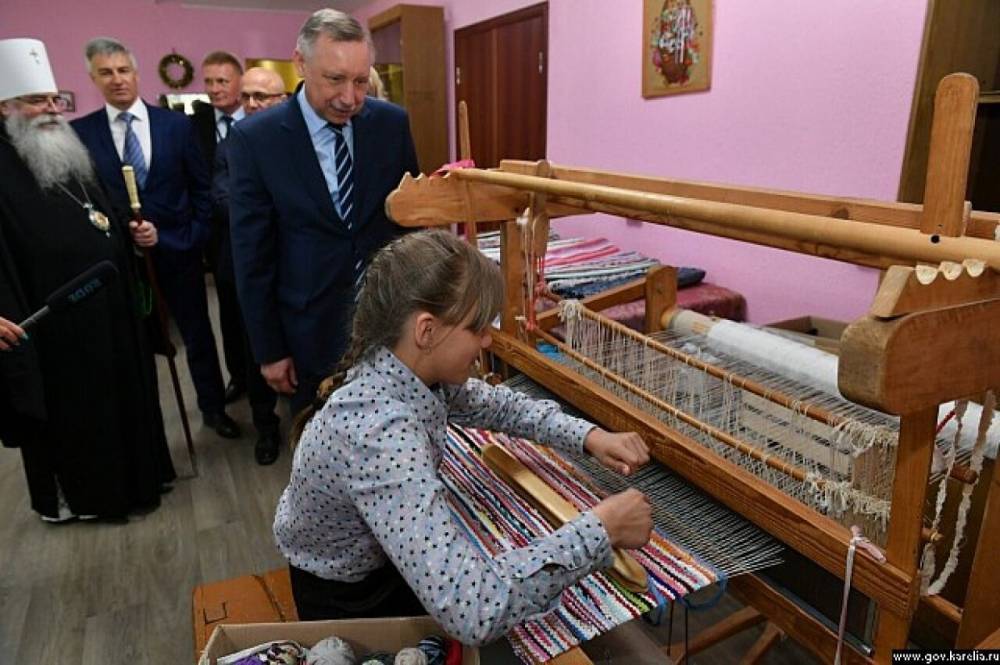 В Карелии открылась библиотека с ткацким станком и гончарным кругом