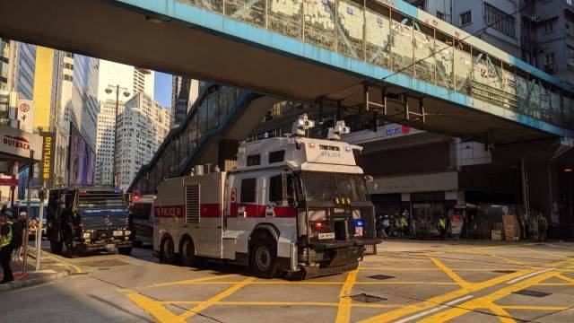 В Гонконге в ходе уличных протестов пострадали 17 человек