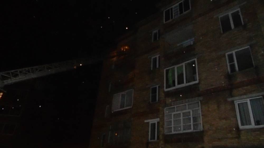 Огнеборцы спасли 15 человек на пожаре в Сосногорске