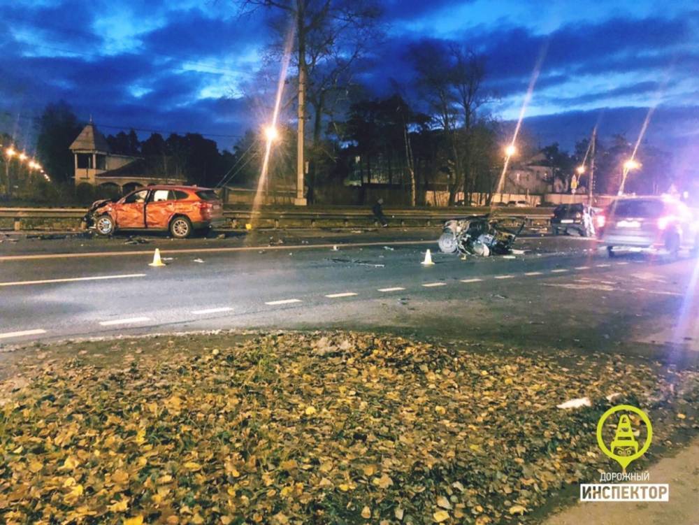 В страшной утренней аварии возле Сестрорецка пострадал 22-летний пассажир