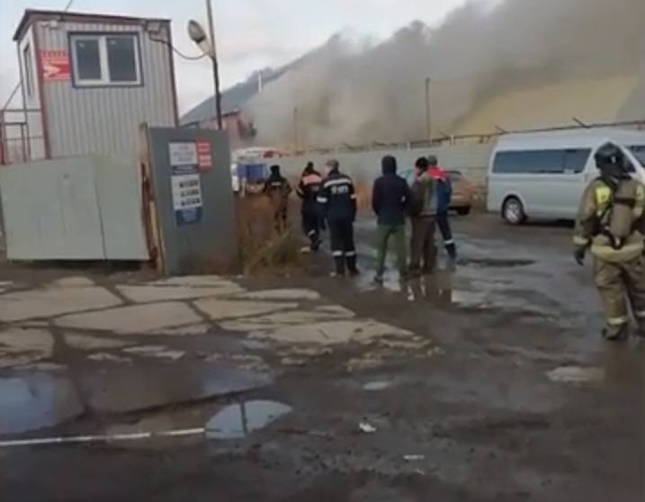 Пожар на складах в Кемерове локализован